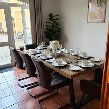 No 17 Killarney Village *